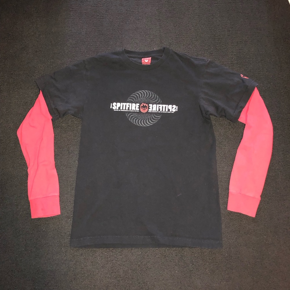 Y2K. Spitfire. Size Medium. Long Sleeve Shirt. Black/Red color.